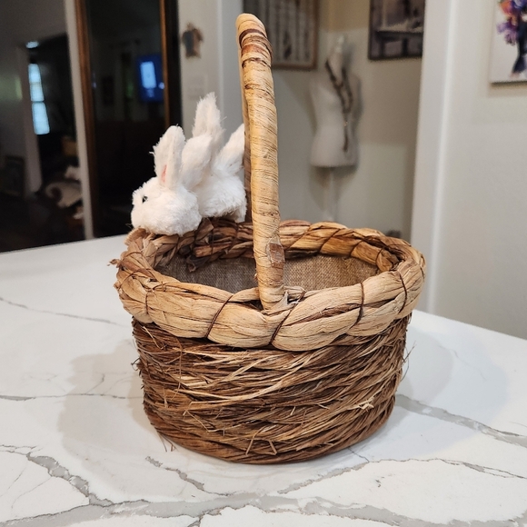 SUPER CUTE BUNNY RABBIT STRAW BASKET PERFECT FOR EASTER DECOR, BABY SHOWERS ETC. - Picture 4 of 7